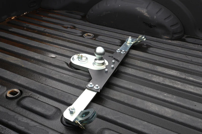 Gen-Y 20-24 GM Short/Long Bed GoosePuck II 5in Offset Ball Puck Mount 25K TW w/Safety Chain Anchors - Image 2