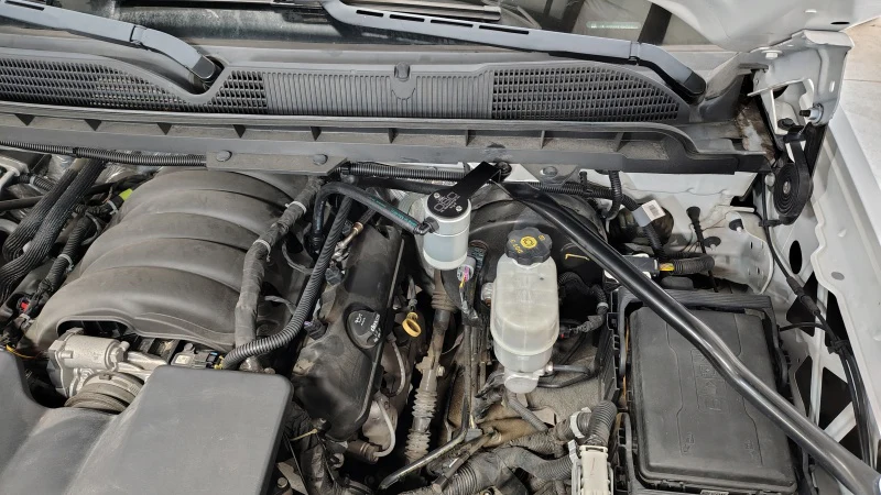 J&L 14-18 Chevy Silverado 1500 / 14-18 GMC Sierra 1500 4.3L V6 Oil Separator - Clear Anodized - Image 3
